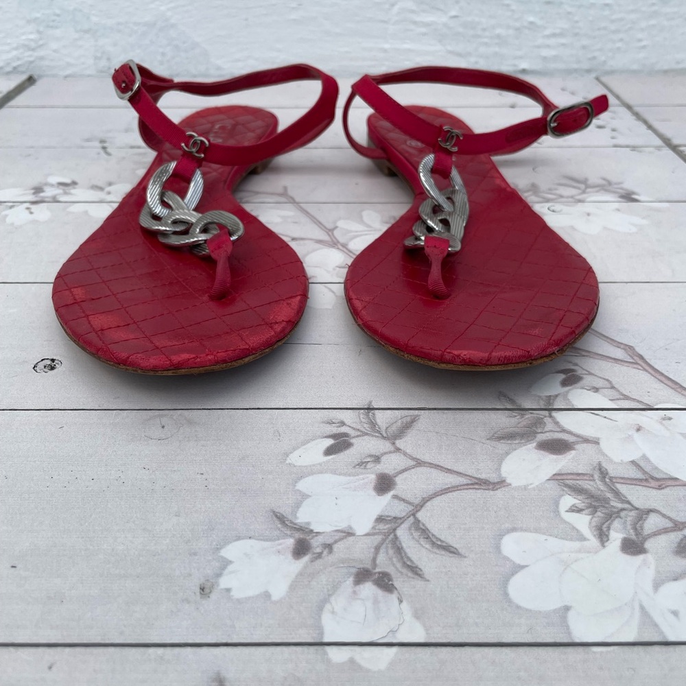 CHANEL Red Quilted Leather Chain Thong Sandals - Picture 3 of 9